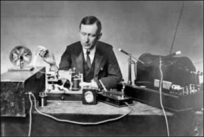 Le 12 décembre 1901 est effectuée la première liaison radio transatlantique. Par qui ?