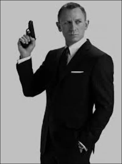 C'est le neuvième acteur à interpréter le rôle de James Bond au cinéma. Qui est-il ?