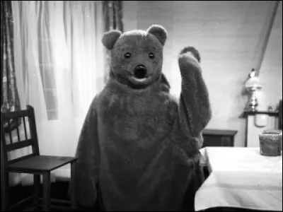 Comment s'appelait l'ours au tout début de l'émission ?