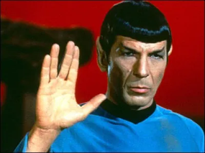 Quel est le nom de l'acteur qui incarnait Spock dans les premiers films de la saga "Star Trek" ?