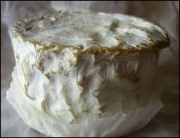 C'est un lait entier qui sert à sa fabrication et on trouve ce fromage onctueux entre Aube et Yonne. De quel bovin provient le lait ?