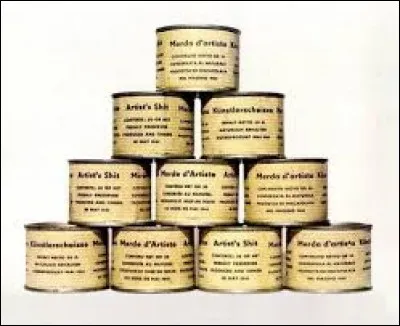 En 1961, un artiste italien a créé un uvre se composant de 90 boîtes de conserve hermétiquement fermées censées contenir de la matière fécale. Quel est le nom de cet artiste ?