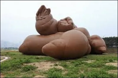 Cette sculpture gonflable représentant une crotte de chien géante a été réalisée par...