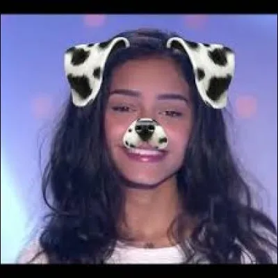 Comment s'appelle la fille qui aux cheveux noirs ?