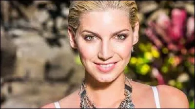 Qui a frappé Nadège au n°6 ?