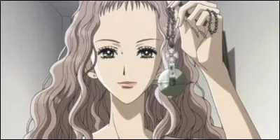 Comment s'appelle la chanteuse de Trapnest dans "Nana" ?