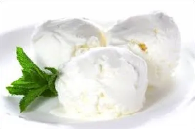 Ce gourmet-là préfère un dessert plus léger : un fromage blanc nappé d'un coulis de fruits rouges. Que choisissez-vous ?