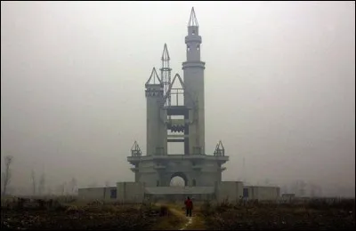Wonderland, qui devait &ecirc;tre le plus grand parc d'attraction d'Asie, est un projet abandonn&eacute; de construction d'un parc de loisirs &agrave; Chenzhuang, dans la ville de Nankou en Chine. Pour quelle raison ce projet a-t-il &eacute;t&eacute; abandonn&eacute; ?