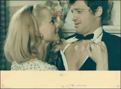 Quel est ce film de Jean Becker où Belmondo tape de l'argent à des femmes fortunées ?