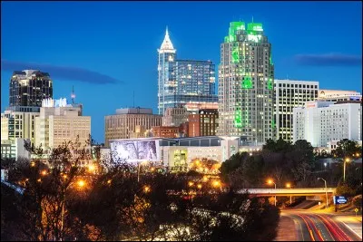 Toujours aux Etats-Unis, je suis une ville du Vieux Sud, fondée en 1792 et nommée en hommage à l'explorateur anglais du XVIe siècle, fondateur de la première colonie britannique permanente en Amérique. Quel est mon nom ?