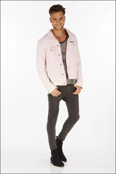 Pourquoi Bastien est-il devenu l'ennemi de Julien ?