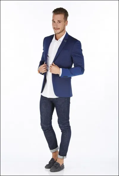 Julien est arrivé en couple avec...