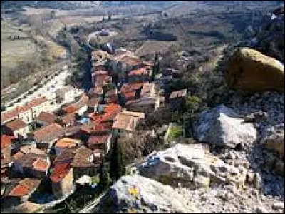 Village Audois des Corbières, au pied du Mont Tauch, Padern se situe dans la nouvelle région ...