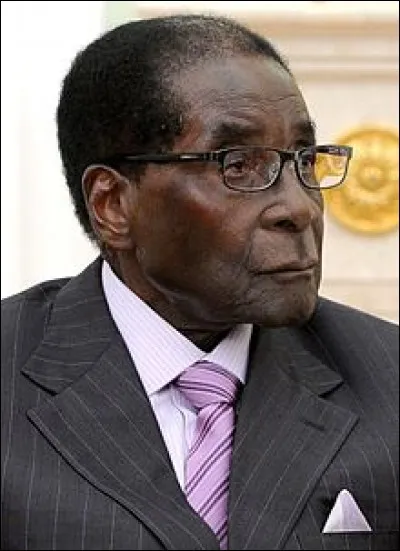 Terminons par celui qui détient le record actuel des dirigeants en exercice. Robert Mugabe, né en 1924, a été réélu cinq fois, dont la dernière, en 2013, à l'âge de 89 ans. De quel pays est-il le président ?
