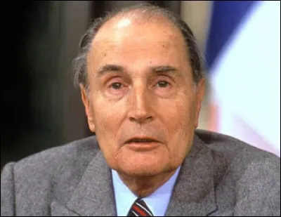 En 1965, le candidat Mitterrand se présentait comme "un Président jeune pour une France moderne". Lorsqu'il se présente pour un second mandat en 1988, quel âge a-t-il ?