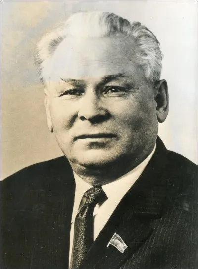 L'URSS autour de 1980 est un bon exemple de gérontocratie : Constantin Tchernenko a 72 ans lorsqu'il succède à Andropov. En quelle année était-ce ?