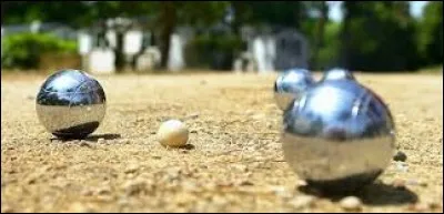 A la pétanque, quel est l'autre nom du "bouchon" ?