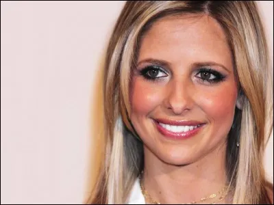 Quelle série a rendu célèbre l'actrice Sarah Michelle Gellar ?