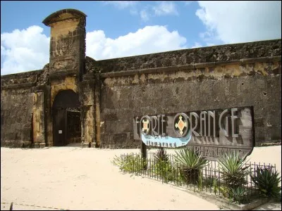 Dans quel pays d'Amérique du Sud se situe "le fort orange", sur l'île d'Itamaracá ?