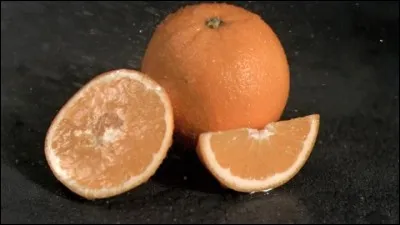 Qui chantait "Tu as volé, as volé l'orange du marchand" ?