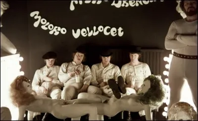 Qui est le réalisateur du film "Orange mécanique" ?