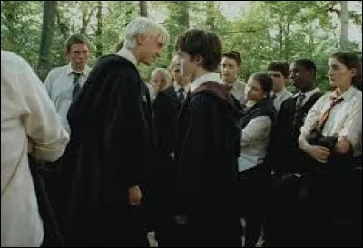 Où Draco et Harry se rencontrent-ils pour la première fois ?