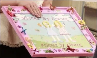 Qu'ont dit Liv et Maddie en revoyant le tableau qu'elles avaient fait quand elles étaient petites ?