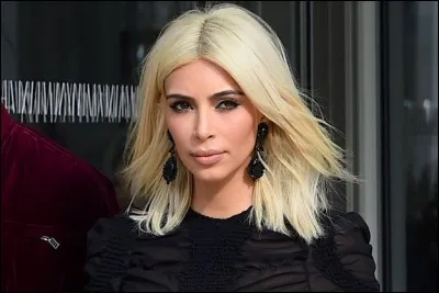 Quel est le nom complet de la jeune femme ?