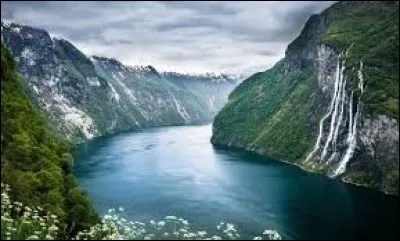 "France, Espagne, Italie, Allemagne, Portugal, Grèce, Australie, Autriche, Pologne". Parmi ces pays, lequel ne fait pas partie de l'Europe ?