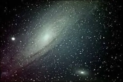 Une année lumière aussi appelée "al" est la distance parcourue par la lumière en une année. Sachant que le diamètre de la Voie lactée est d'environ 80 000 années lumière. Soit 7,568e + 16 km. Une année lumière correspond donc à (...) km.