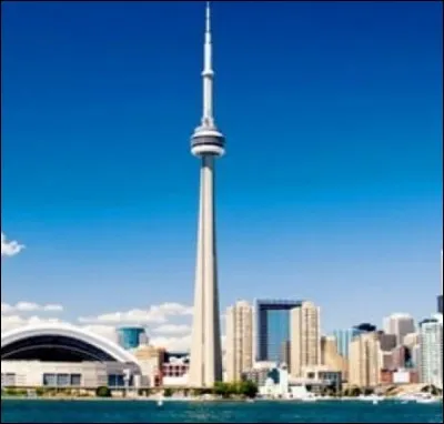 La CN Tower mesure 554,33 mètres.