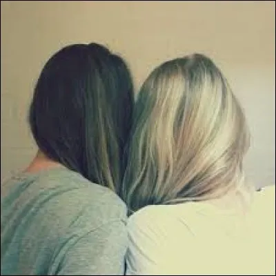 Tu ne supportes pas quand elle...