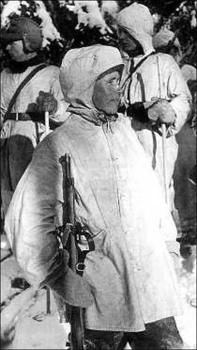Dans l'histoire mondiale de la guerre, les snipers étaient redoutés, ils le sont d'ailleurs toujours, celui-ci fit trembler l'armée russe, il est considéré comme le meilleur sniper de tous les temps !
