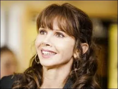 Caroline, la mère de Clem, exerce le métier de :