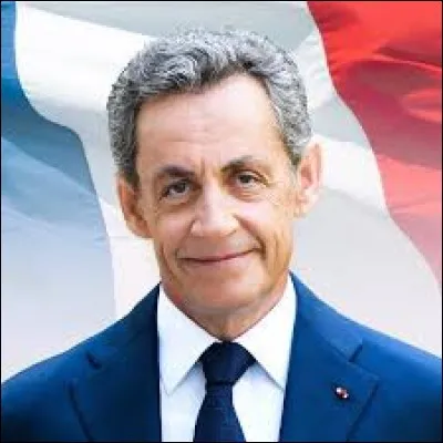 Nicolas Sarkozy arrête la politique suite à sa défaite lors des primaires. (20 novembre 2016)