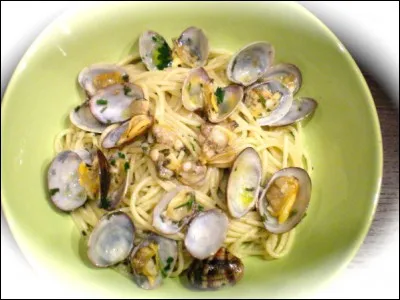 C - À Sète, on appelle "clovisse" une palourde de petite taille.