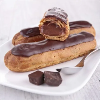 E - Quand il s'agit d'une pâtisserie, le mot "éclair" est un nom féminin.