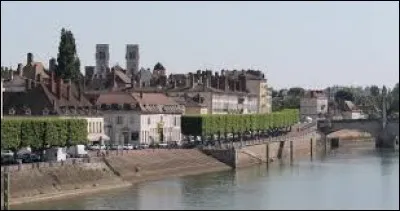 Nous partons à la découverte de Chalon-sur-Saône. Sous-préfecture, elle se trouve dans le département ...