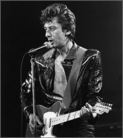 A qui Bashung chante-t-il en 1980 " tu veux qu'j'te chante la mer ...Le long, le long, long des golfes Pas très clairs" ?