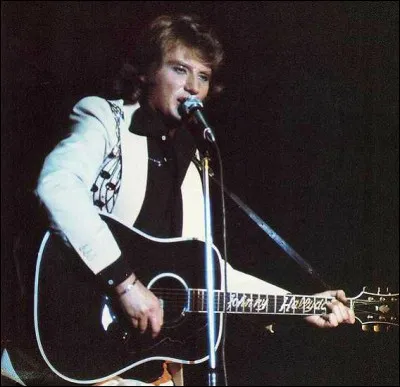 " Tu brûles mon esprit, ton amour étrangle ma vie", chantait Johnny en 1976. Comment s'appelle-t-elle ?