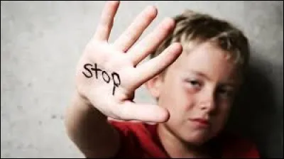 Un enfant a le droit d'être protégé de la violence : c'est l'un des dix droits principaux.