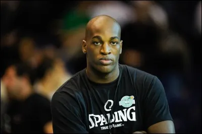 Dans quel sport s'illustre le français Ali Traoré ?