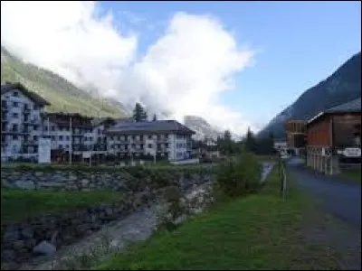Nous terminons notre balade près de la frontière suisse, à Vallorcine. Commune rhônalpine, elle se trouve dans le département ...