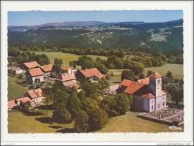 Le village Doubien de Grand'Combe-des-Bois se situe dans la nouvelle région ...