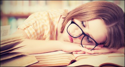 Pour un adolescent entre 14 et 17 ans, combien d'heures de sommeil recommande-t-on ?