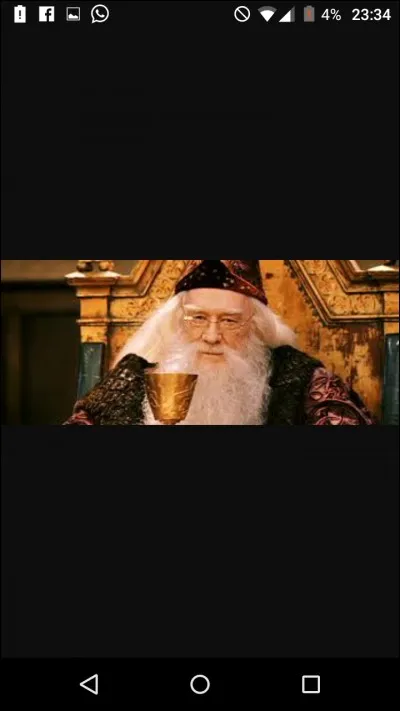 Dumbledore est quelqu'un de très généreux. En effet, à combien de personnes accorde-t-il des points en fin d'année ? (1)