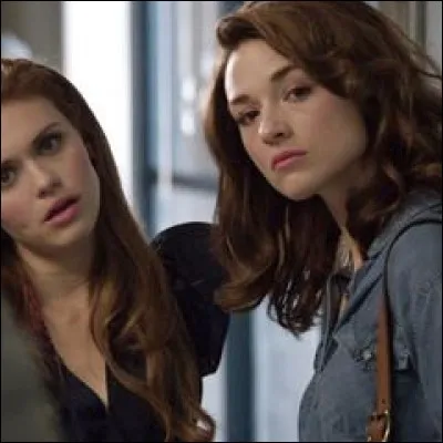 Plusieurs nouveaux sont à l'école (3x1). Lydia cite qu'elle en veut un. Allison répond qu'ils ont seulement...