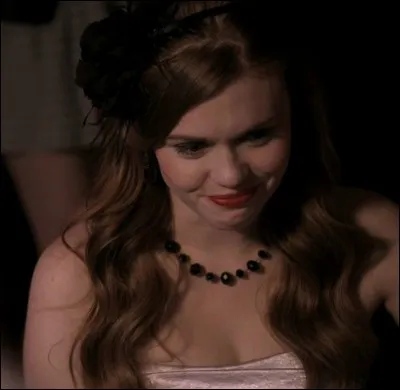 Allison veut que Lydia désinvite son compagnon de bal. Avec qui veut-elle qu'elle y aille ?