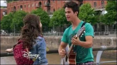 Quelle chanson Simon a-t-il écrite à Luna ?