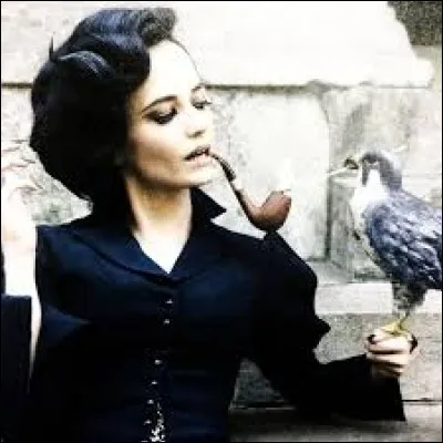 Miss Peregrine a le pouvoir de se transformer en oiseau et de manipuler le temps. Comment appelle-t-on ces êtres surnaturels ?